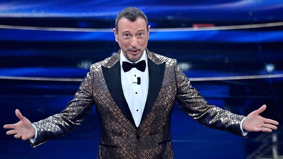 Al via Sanremo con il monologo di Benigni sulla Costituzione che commuove Mattarella. Mengoni è già in testa