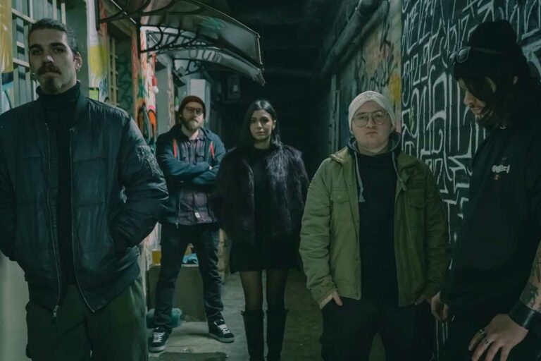 “Right/Wrong/Place/Time” dei Godzillasexbike: un viaggio musicale che sfida le convenzioni