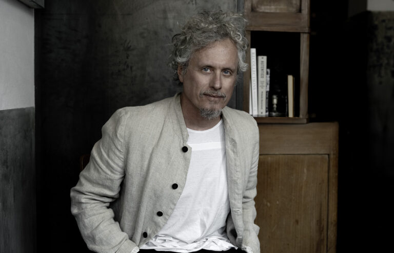 Niccolò Fabi torna con “Acqua che scorre”, primo singolo dal nuovo album “Libertà negli occhi”
