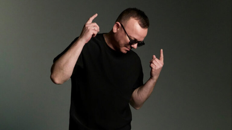 Gigi  D’Alessio: Annuncio a sorpresa, dal prossimo 8 Giugno 10 date alla Reggia di Caserta