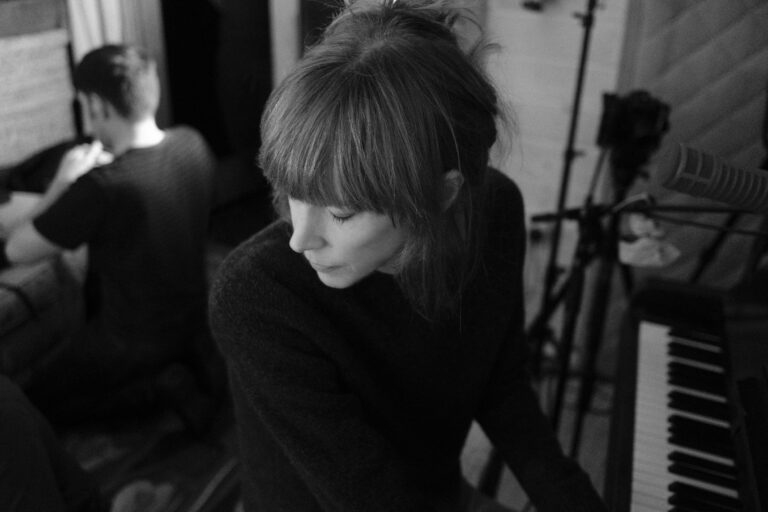 La terza edizione di “Racconti al Femminile”, quattro serate dedicate alla creatività delle donne: protagoniste Beth Orton, Ada Montellanico, Ginevra Di Marco, Indra Rios-Moore
